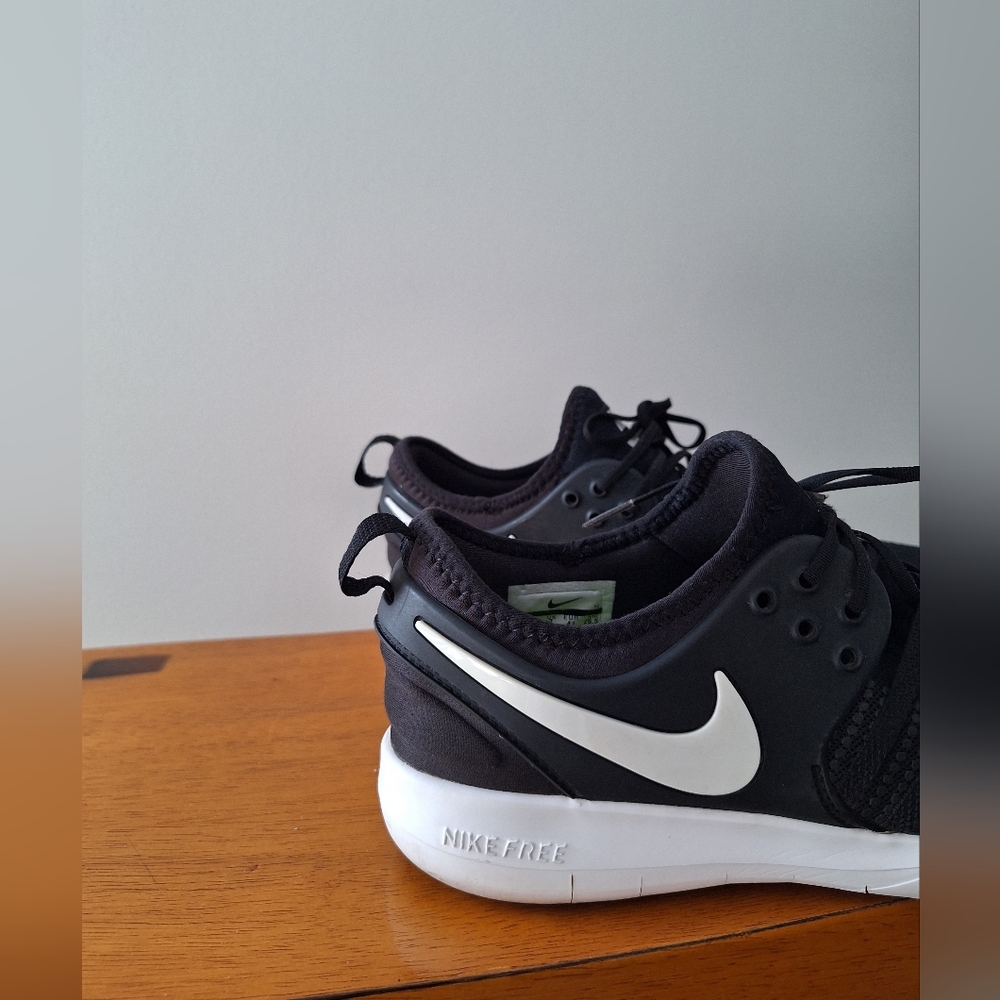Nike Womens Free TR 7 - Black/White Size 9.5 - Picture 4 of 11